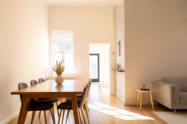 Interior - Richmond 3‑BR Retreat near Bridge Rd & MCG (Richmond)