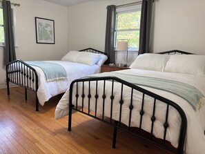 Iron/ironing board, internet, bed sheets