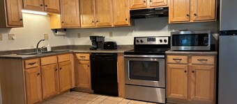 Stadium Stroll: Walk to the Big Game! Sleeps 14