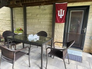 Outdoor dining - Stadium Stroll | Book IU Graduation | 4 BRs · 2 Baths · Sleeps 14 (Bloomington)