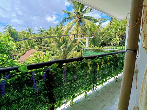 Skylodge 1 B&B - Bali Jungle Retreat with Fine Dining & Eco Pool
