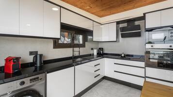 Refrigerador, microondas, horno, placa de cocina