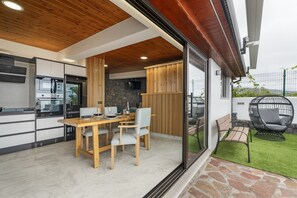 Outdoor dining - Vacation 'Vista Teide' with Sea View, Wi-Fi and Air Conditioning (Tacoronte)