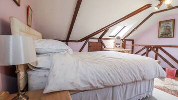 4 bedrooms, individually decorated, individually furnished, free WiFi