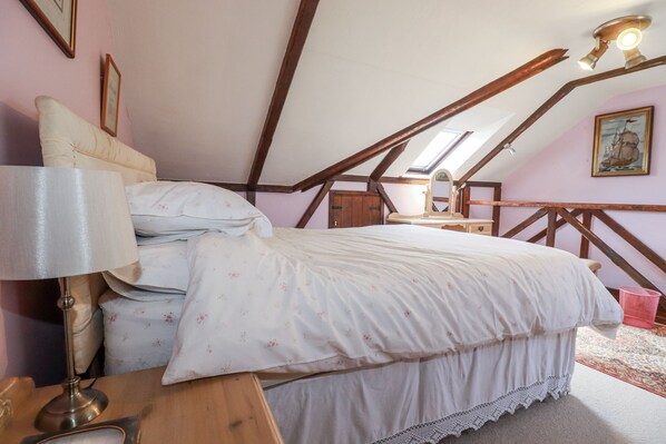 4 bedrooms, individually decorated, individually furnished, free WiFi