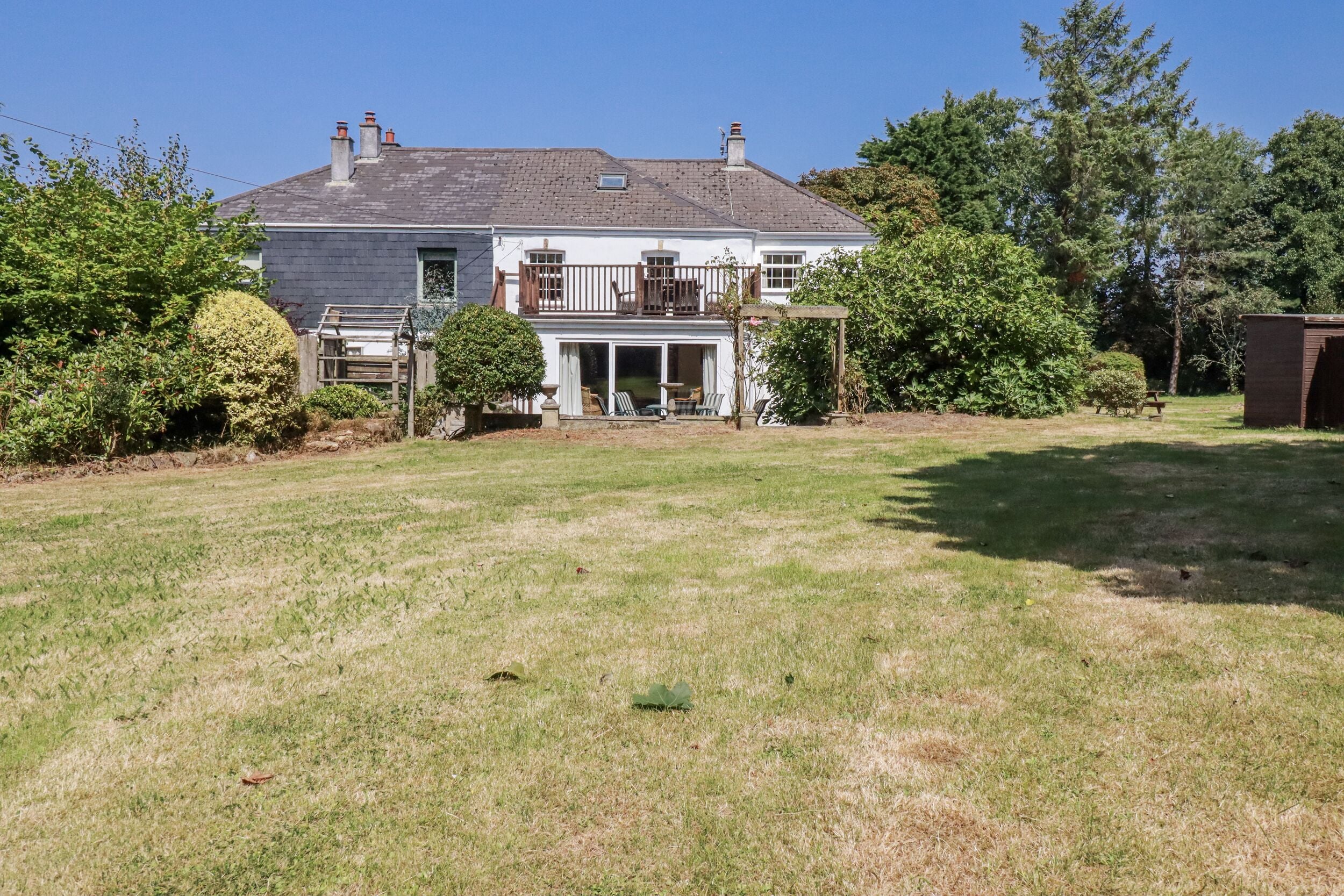 المنشأة من الخارج