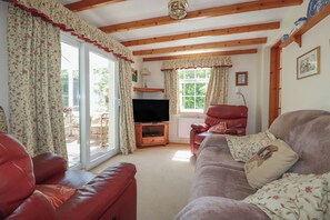 Cottage | Living area - Temple House (Truro)