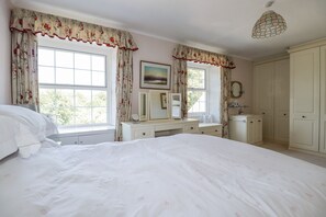 4 bedrooms, individually decorated, individually furnished, free WiFi