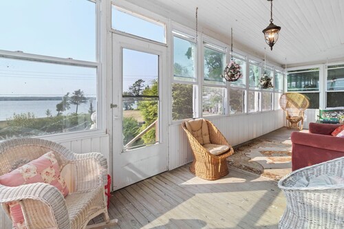 Charming Victorian 2BR Retreat with Porch & Dock – St. Lawrence Riverfront