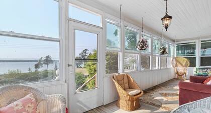 Charming Victorian 2BR Retreat with Porch & Dock – St. Lawrence Riverfront