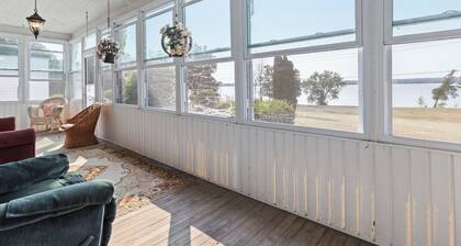 Victorian 2 bedroom 1.5 bath townhome screened porch, view of St. Lawrence River