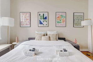 1 Schlafzimmer, Schreibtisch, Bügeleisen/Bügelbrett, Reisekinderbett