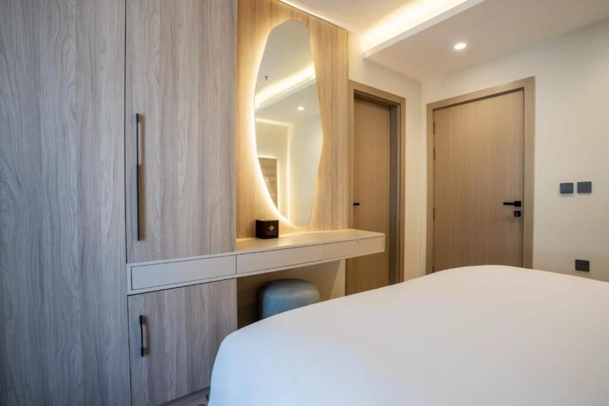 In-room safe, soundproofing, iron/ironing board, free WiFi