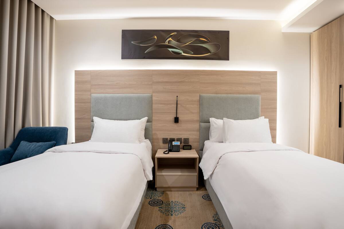 In-room safe, soundproofing, iron/ironing board, free WiFi