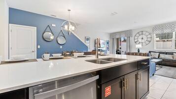 House (5 Bedrooms) | Property amenity