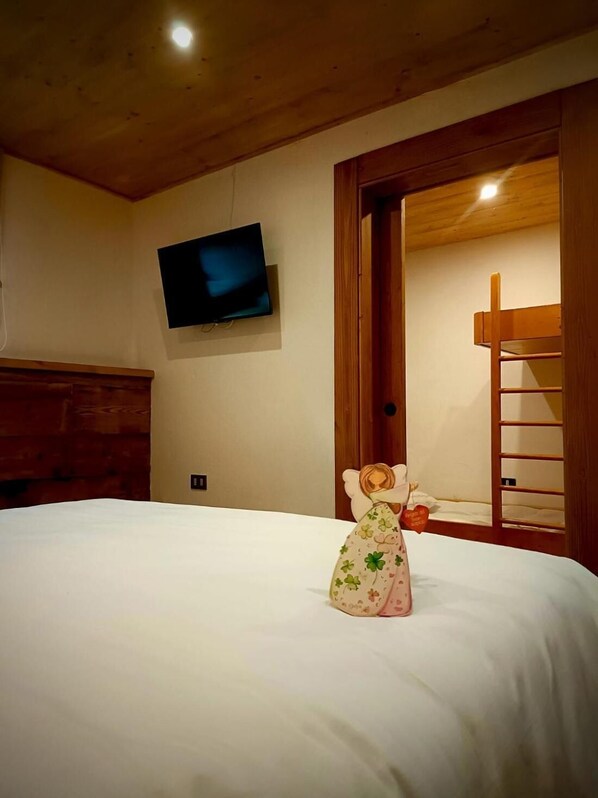 Chalet, 2 slaapkamers, uitzicht op tuin | Kamervoorziening