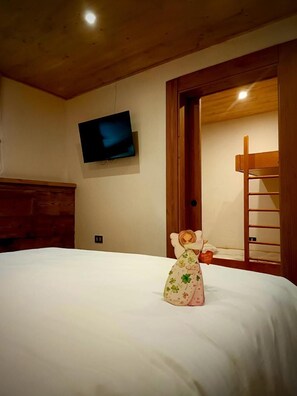 Chalet, 2 Bedrooms, Garden View | Room amenity