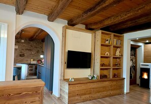 Chalet, 2 Bedrooms, Garden View | Interior