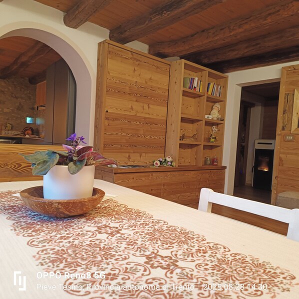 Chalet, 2 Schlafzimmer, Gartenblick | Speisen