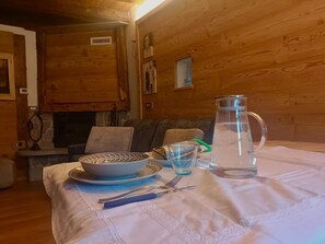 Chalet, 2 Bedrooms, Garden View | Interior