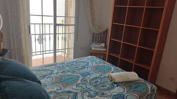 3 chambres, fer et planche Ă repasser, Wi-Fi, draps fournis