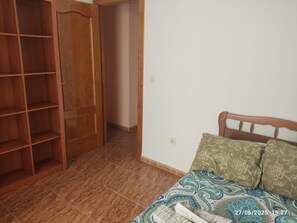 3 habitaciones, tabla de planchar con plancha, wifi y ropa de cama