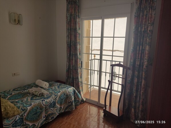 3 dormitorios, tabla de planchar con plancha, wifi y ropa de cama