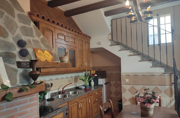 Private kitchen - Grandfather's house (Ítrabo)