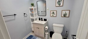 吹风机、坐浴桶、毛巾、肥皂