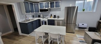 Modern & Cozy Hideaway