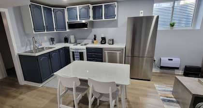 Modern & Cozy Hideaway