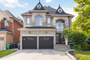 Exterior - Grand Haven Home-Luxury 4 BD (Mississauga)