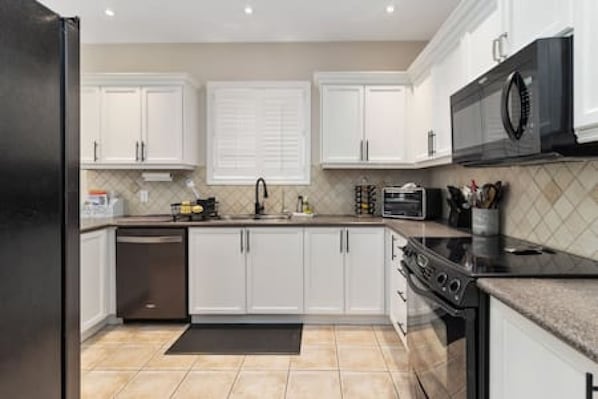 Micro-ondas, fogão, cooktop, lava-louças