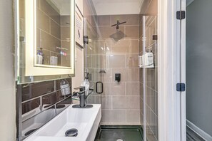 Apartment (1 Bedroom) | Interior - Walk to Shops & Dining: Modern Houston Apt! (Houston)