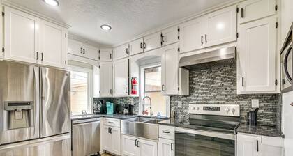 2 Mi to Dtwn: Walkable Apt in Houston!