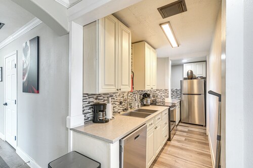 Walkable Apt 2 Mi to Dtwn: Houston Retreat!