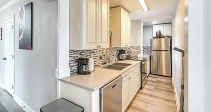 Walkable Apt 2 Mi to Dtwn: Houston Retreat!