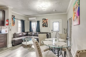 Apartment (1 Bedroom) | Living area | TV