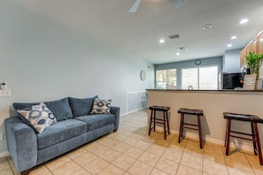 Apartment (3 Bedrooms) | Interior - 2 Mi to Wdw: Townhouse w/ Patio & Pool Access (Kissimmee)
