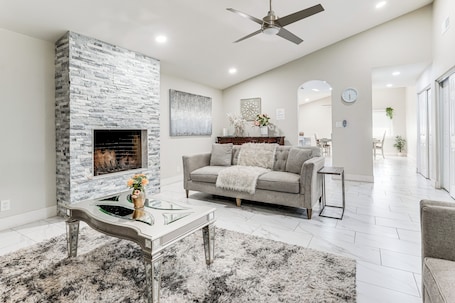 House (4 Bedrooms) | Interior