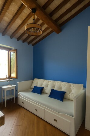 Smart-TV, fotballspill, bordtennis og bøker