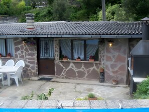 Outdoor dining - Apartment 'Basterretxea II' with Mountain Views, Private Terrace and Wi-Fi (Anoz)