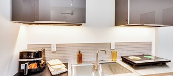 Shop, Dine & Walk to Ocean: Redondo Beach Apt!