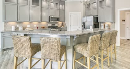 8 Mi to Texas Tech: Spacious Lubbock Home