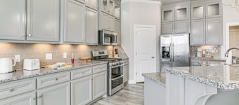 8 Mi to Texas Tech: Spacious Lubbock Home