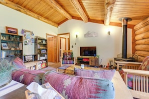 House (2 Bedrooms) | Interior - Ski, Hike & Snowshoe: Homer Getaway w/ Fire Pit (Homer)
