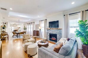 Interior - Renovated, Stylish Retreat w/ Patio in Lakeland! (Lakeland)