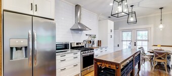 Renovated, Stylish Retreat w/ Patio in Lakeland!