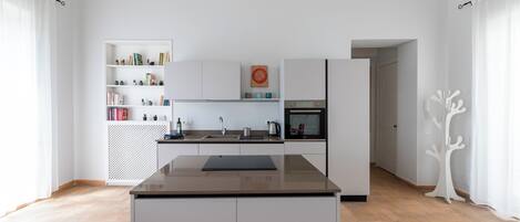 Mikrowelle, Ofen, Herdplatte, Geschirrspüler