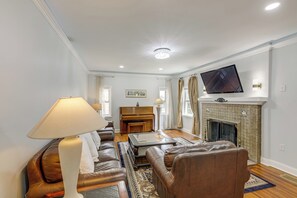 House (5 Bedrooms) | Interior - Modern Group Getaway w/ Private Yard in Cincinnati (Cincinnati)